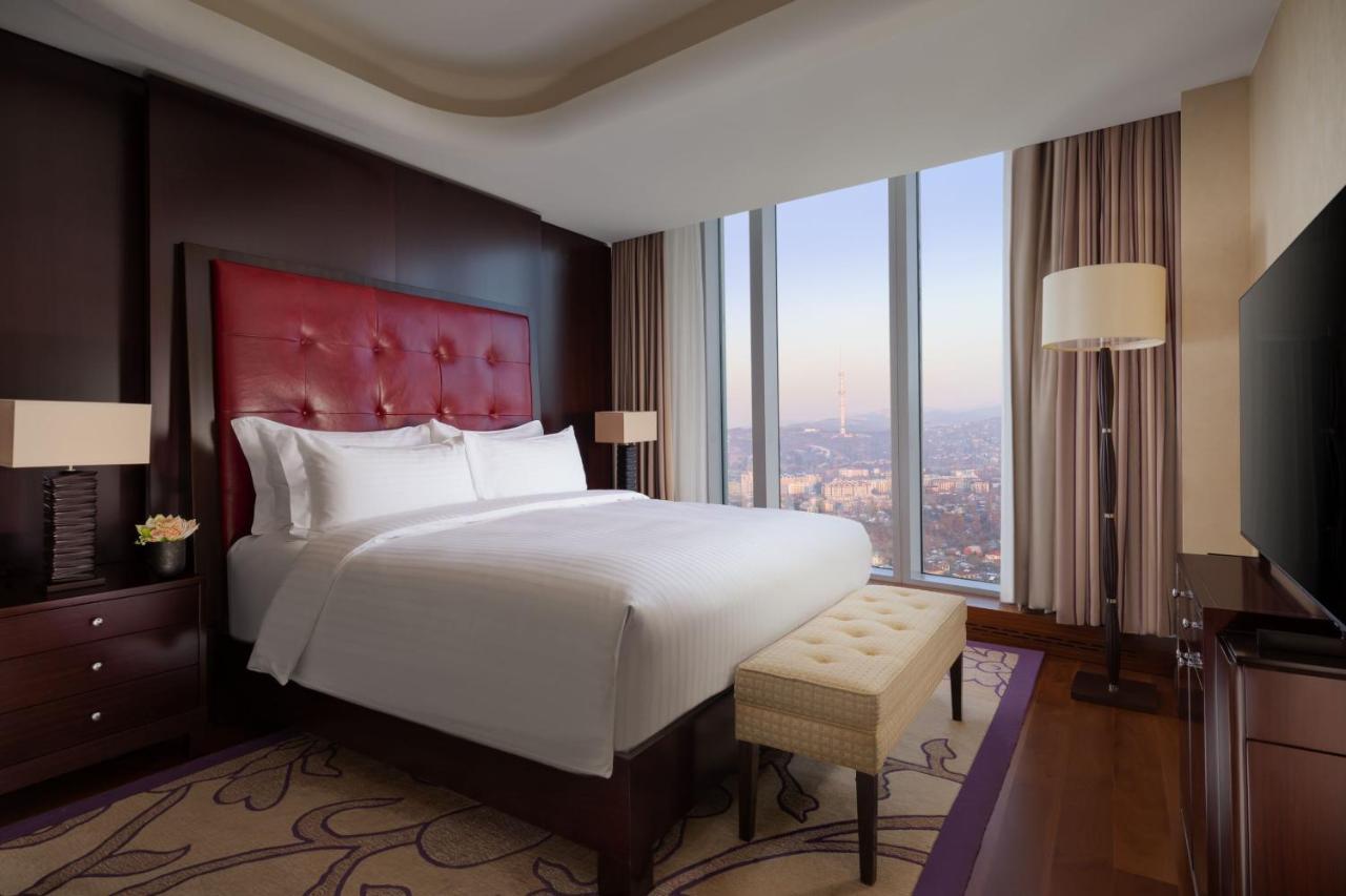 The Ritz-Carlton, Almaty Otel Dış mekan fotoğraf