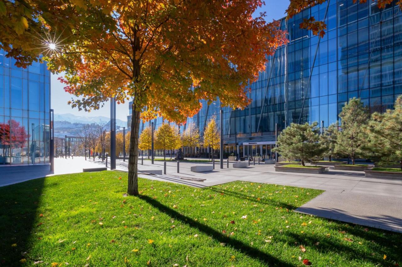 The Ritz-Carlton, Almaty Otel Dış mekan fotoğraf