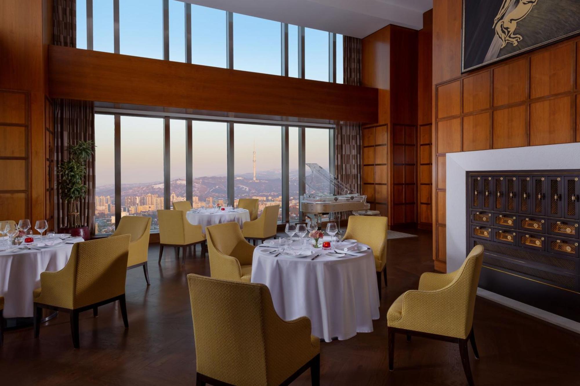 The Ritz-Carlton, Almaty Otel Dış mekan fotoğraf